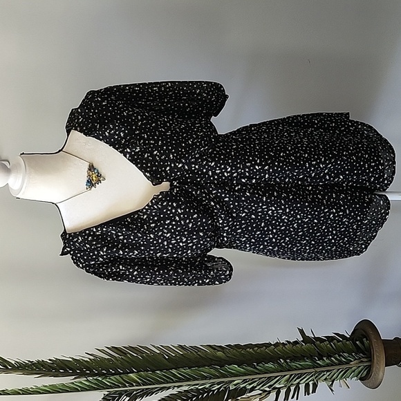 Divided by H&M black floral print short sleeve romper - Picture 1 of 12
